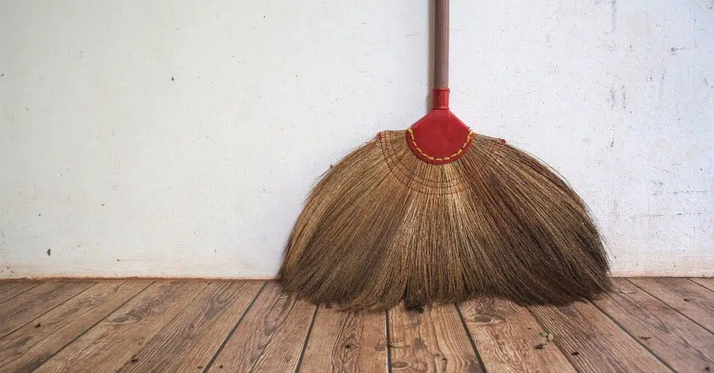 How to clean your broom