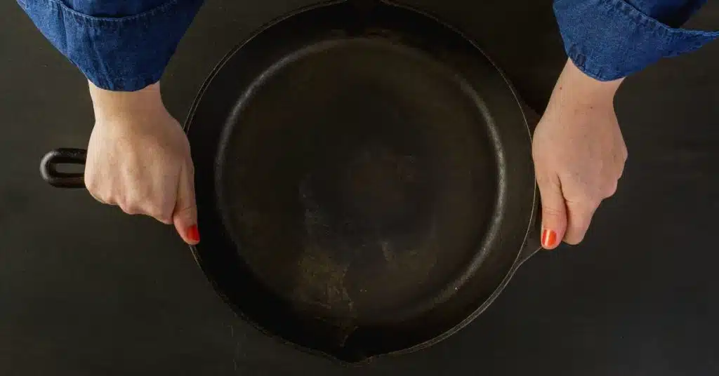how to remove rust on iron skillet
