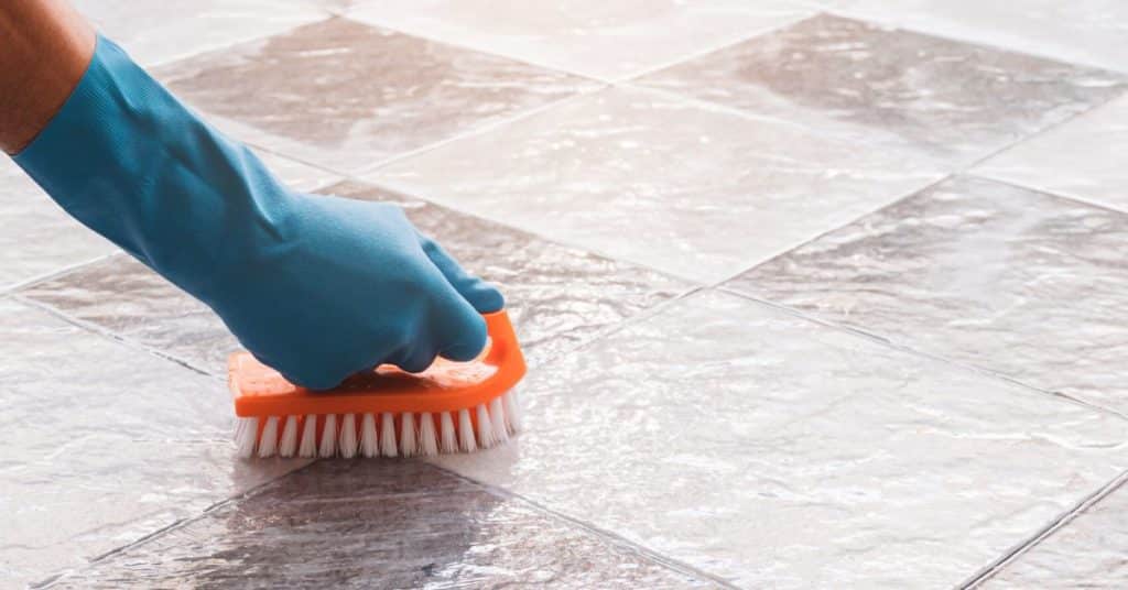 How to remove pink molds on your tiles and grout