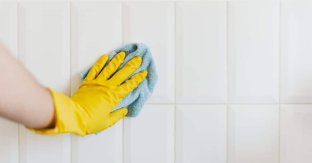 How to remove pink molds on your shower walls