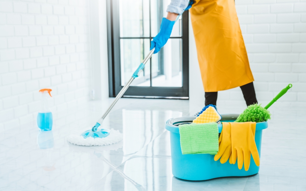 cleaning floors using bleach