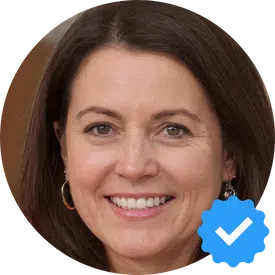 Portrait of Sarah T. smiling with a verified checkmark, representing a satisfied Hellamaid client.