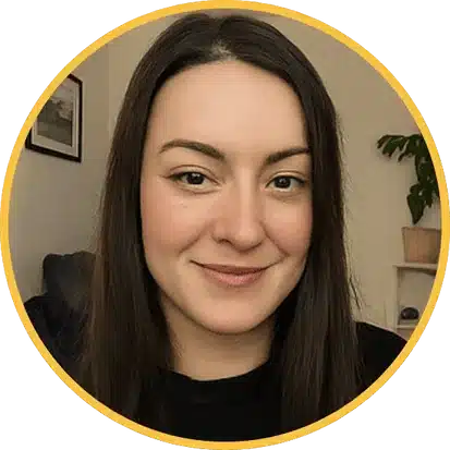 Sarah, your reliable local cleaner from Hellamaid in Mission, offering high-quality and detailed cleaning services.