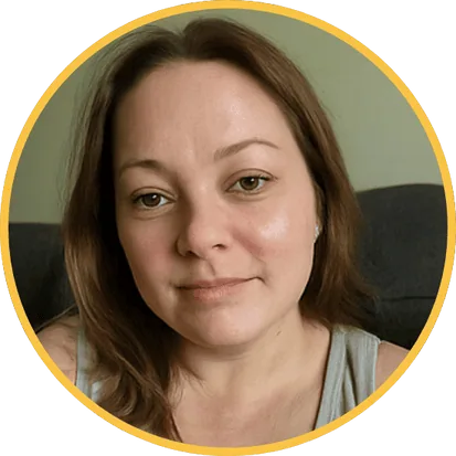 Mariah, your professional local cleaning expert from Hellamaid in Vancouver, providing high-quality and efficient cleaning services.