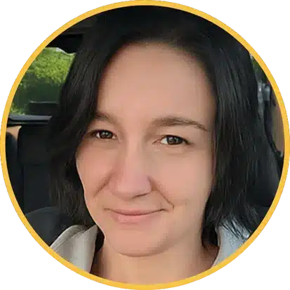 Tessa, your friendly local cleaning expert from Hellamaid in West Vancouver, providing top-notch and efficient cleaning services.