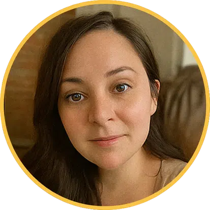 Violet, your expert local cleaner from Hellamaid in White Rock, ensuring a spotless and fresh home every time with top-quality cleaning services.