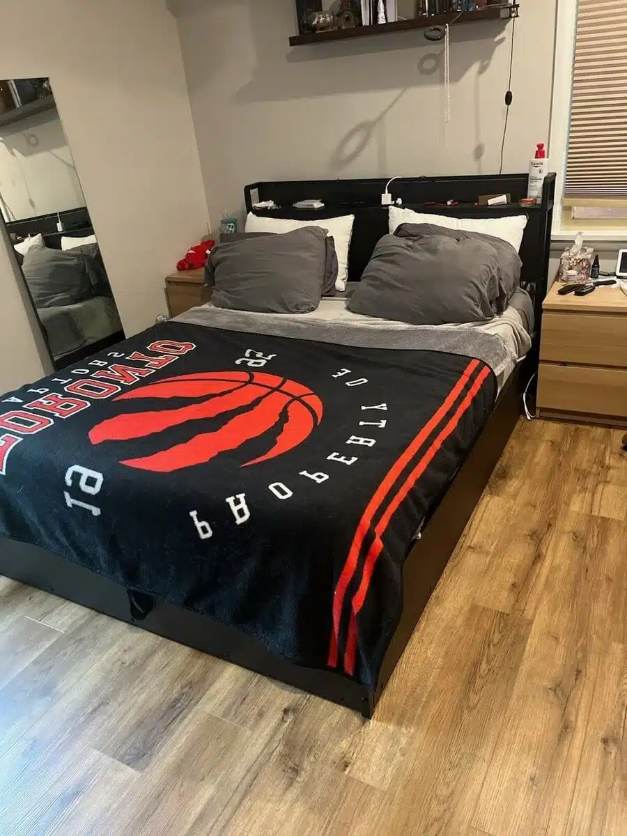 Bedroom after Hellamaid clean